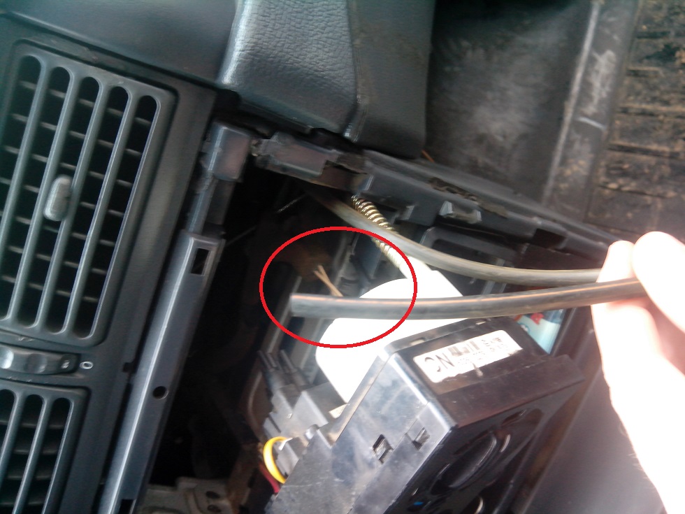 Выключить печку. Реле на вентилятор печки уаз патриот 2012. Приора 1 с кондиционером печка. Вентилятор печки е70. Почему печка не выключается.