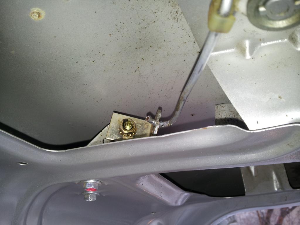 Не закрывается багажник зимой. Крепление замка крышки багажника ваз 2105. Не закрывается багажник зимой. Не закрывается багажник зимой. Датчик закрытия багажника рено дастер.